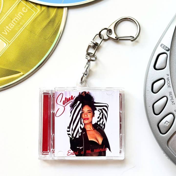 Hit Clips' Mini CD Case Keychain - Selena: Entré A Mi Mundo – All