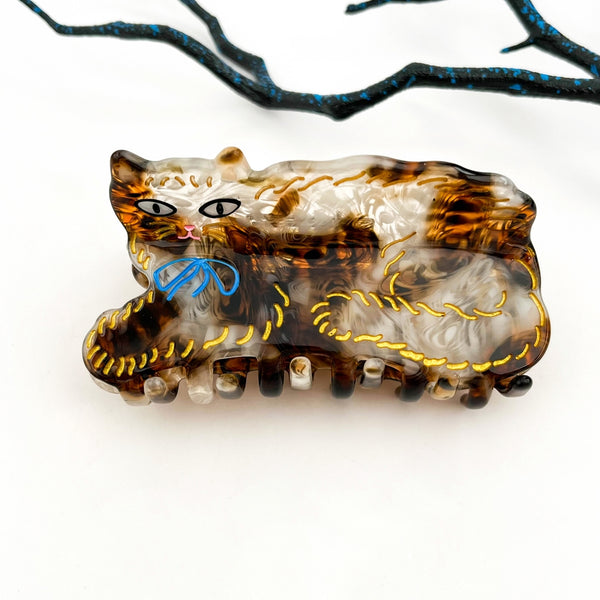 Elegant Persian Cat Hair Claw