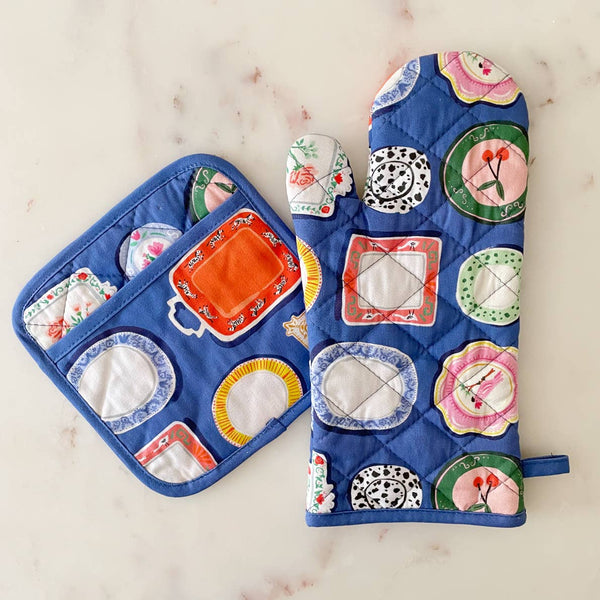 Dinner Plates Oven Mitt + Pot Holder Set