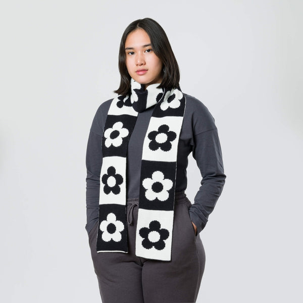 Flower Block Knit Scarf - Black and White